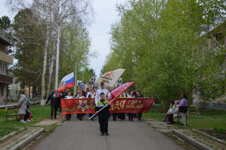 9 мая 2025 года жители и гости п. Саянский собрались на торжественном митинге, чтобы почтить память павших героев.